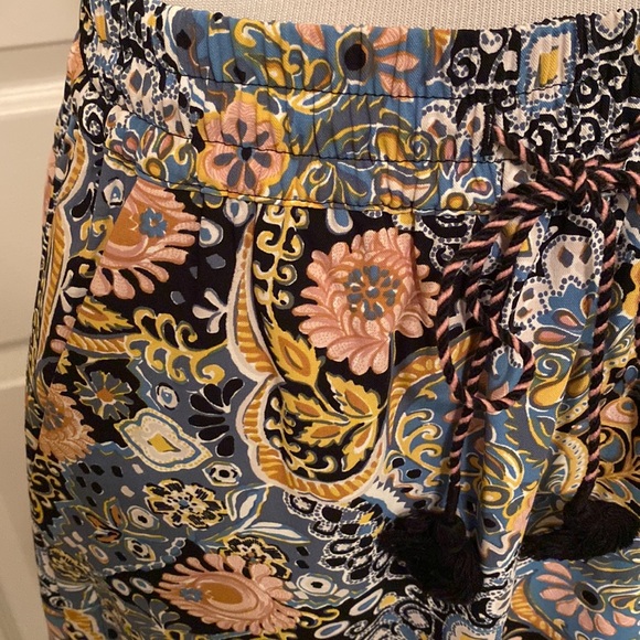 Beautiful Floral Skirt with Pockets - Picture 2 of 5